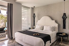 Blue Carpet Luxury Suites