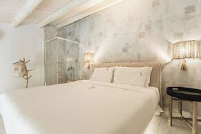 Blue Carpet Luxury Suites