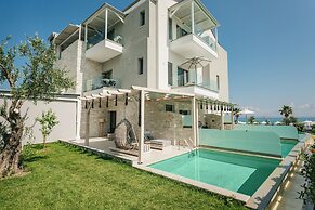 Blue Carpet Luxury Suites