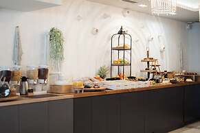 Blue Carpet Luxury Suites