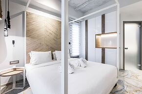 Blue Carpet Luxury Suites