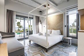 Blue Carpet Luxury Suites