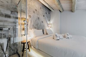 Blue Carpet Luxury Suites