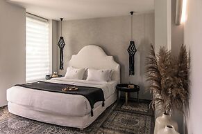 Blue Carpet Luxury Suites