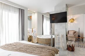 Blue Carpet Luxury Suites