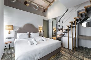 Blue Carpet Luxury Suites