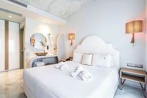 Blue Carpet Luxury Suites