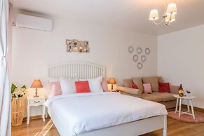 Studio T by MRG Apartments