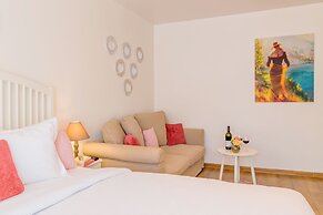 Studio T by MRG Apartments