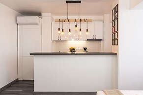 Studio L by MRG Apartments