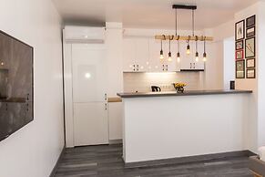 Studio L by MRG Apartments