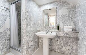 Beverly Hills Heights - Excel Hotels & Resorts