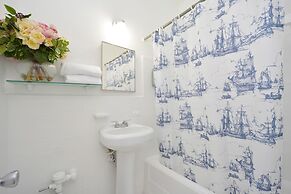 South Beach Rooms and Hostel