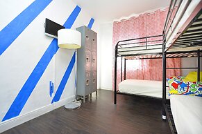 South Beach Rooms and Hostel