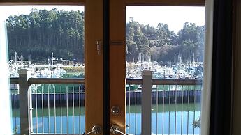 Noyo Harbor Inn Restaurant and Tavern
