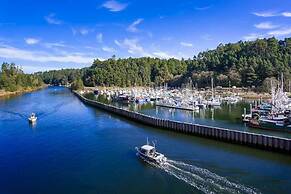 Noyo Harbor Inn Restaurant and Tavern