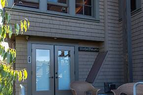 Noyo Harbor Inn Restaurant and Tavern