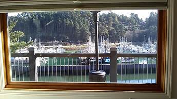 Noyo Harbor Inn Restaurant and Tavern