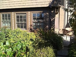 Noyo Harbor Inn Restaurant and Tavern