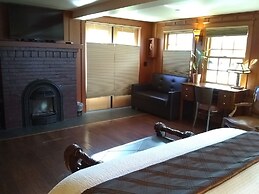 Noyo Harbor Inn Restaurant and Tavern
