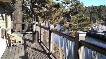 Noyo Harbor Inn Restaurant and Tavern