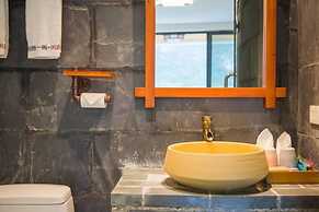 QuietYard YangshuoRiverside HolidayHotel