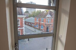 Toothbrush Apartments - Central Ipswich