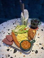 Just Inn - City Hall