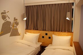 Just Inn - City Hall