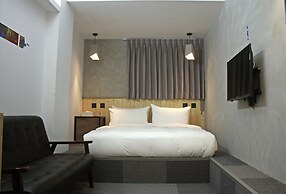 Just Inn - City Hall