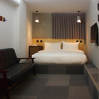 Just Inn - City Hall