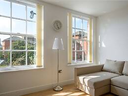 Luxurious 2 Bed Apartment in Central Bedford