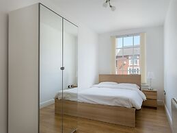 Luxurious 2 Bed Apartment in Central Bedford