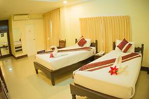 Submukdaphoomplace Hotel