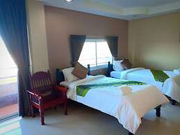 Submukdaphoomplace Hotel