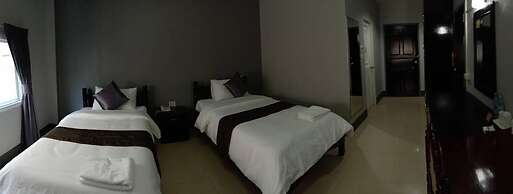 Submukdaphoomplace Hotel