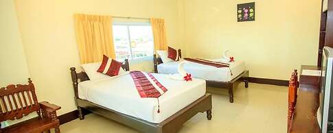 Submukdaphoomplace Hotel