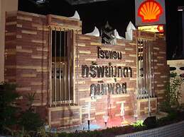 Submukdaphoomplace Hotel