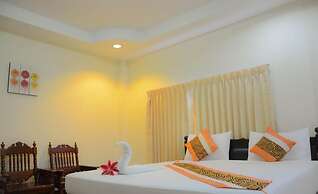 Submukdaphoomplace Hotel