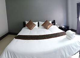 Submukdaphoomplace Hotel