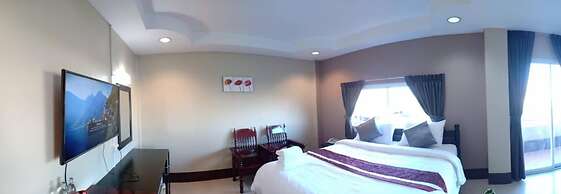 Submukdaphoomplace Hotel