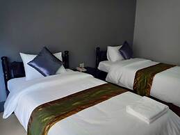 Submukdaphoomplace Hotel