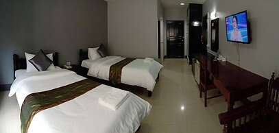 Submukdaphoomplace Hotel