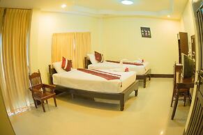 Submukdaphoomplace Hotel