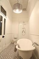 Hollidge House Apartments