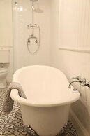 Hollidge House Apartments