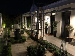 Hollidge House Apartments