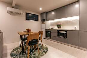 Guest House on Queens