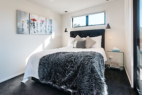 Guest House on Queens