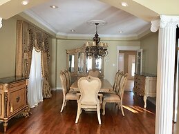 Luxury cozy 9 bedrooms vacation home